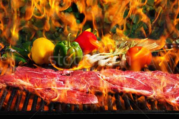 Fiammeggiante grill stock immagine bistecca verdura Foto d'archivio © iodrakon
