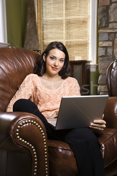 [[stock_photo]]: Femme · ordinateur · portable · jeune · femme · séance · cuir · président