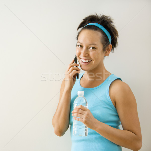 Donna telefono cellulare fitness abbigliamento Foto d'archivio © iofoto