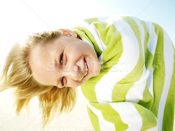 Dziewczyna ręcznik około patrząc lata Zdjęcia stock © iofoto