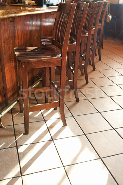 Bar scaune in sus club de noapte restaurant club Imagine de stoc © iofoto