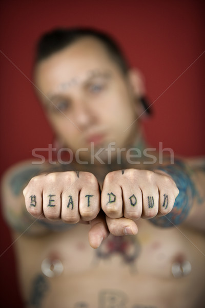 Stockfoto: Man · tattoos · kaukasisch · uit · lezing