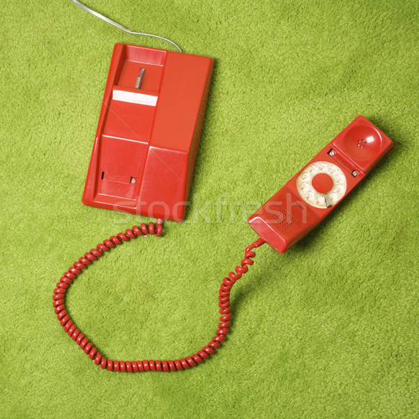 Retro telefon roşu epocă '70 verde Imagine de stoc © iofoto