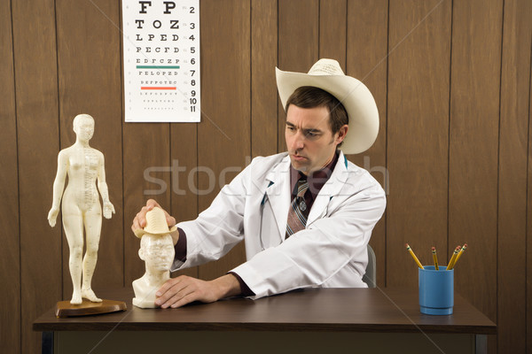Medic joc birou caucazian medic de sex masculin Imagine de stoc © iofoto