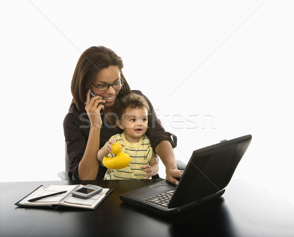 Foto stock: Empresária · bebê · africano · americano · adulto · trabalhando · laptop