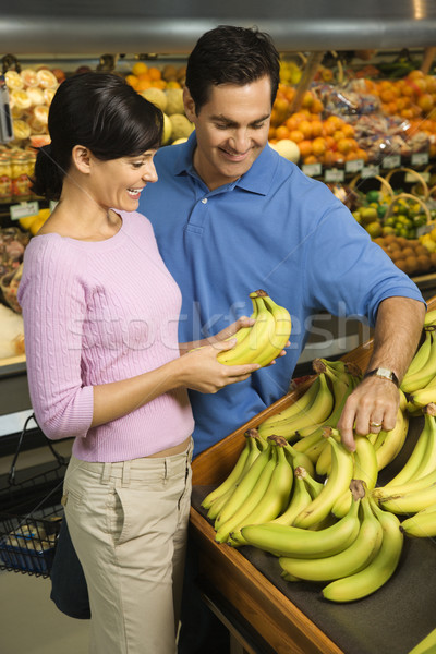 Couple épicerie Shopping bananes alimentaire Photo stock © iofoto