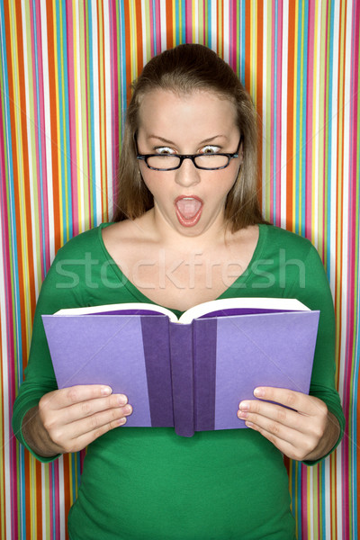 Femme lecture livre jeunes [[stock_photo]] © iofoto