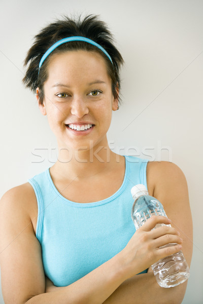 Glimlachend jonge vrouw oefening kleding fles Stockfoto © iofoto