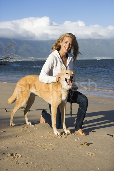 Mujer perro caucásico perro marrón correa Hawai Foto stock © iofoto