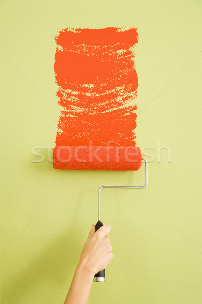 Stockfoto: Vrouw · schilderij · muur · kaukasisch · vrouwelijke · hand