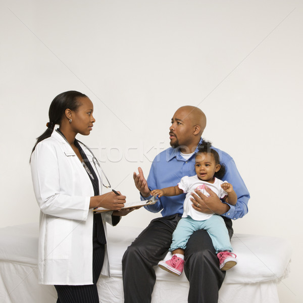 Padre baby medico parlando Foto d'archivio © iofoto