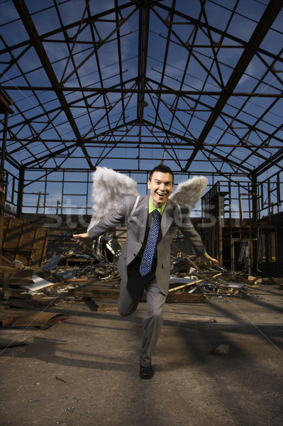 Om de afaceri aripi de inger tineri zâmbeşte înapoi Imagine de stoc © iofoto