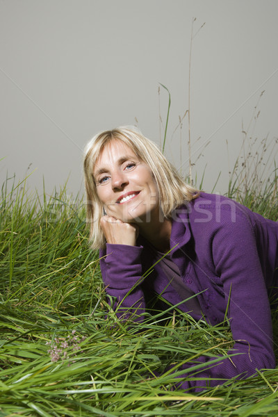 Mujer campo caucásico hierba Foto stock © iofoto