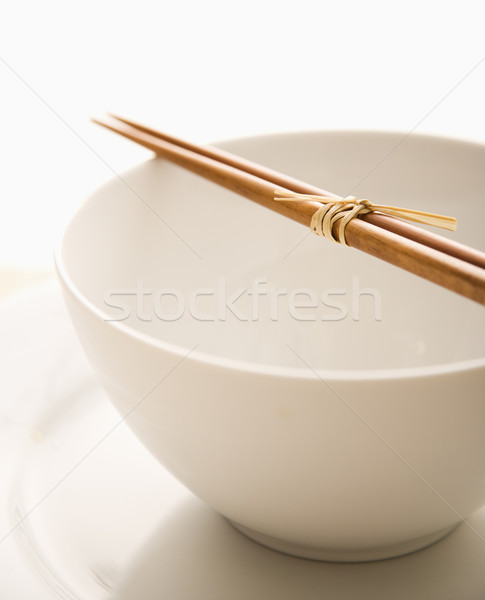 Eetstokjes lege kom geïsoleerd top plaat Stockfoto © iofoto
