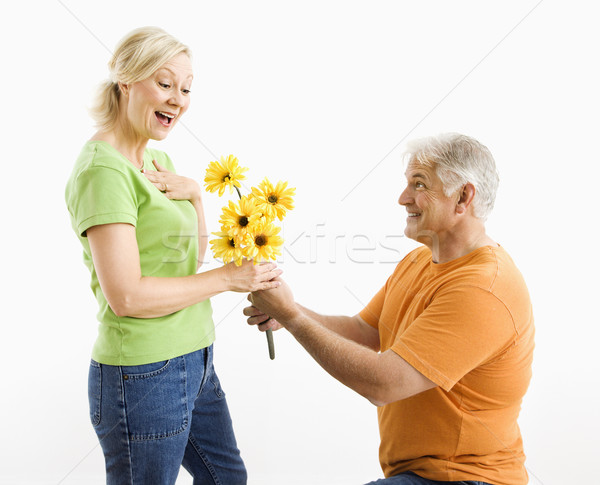 Mann Frau Bouquet Knie gelben Blüten Stock foto © iofoto