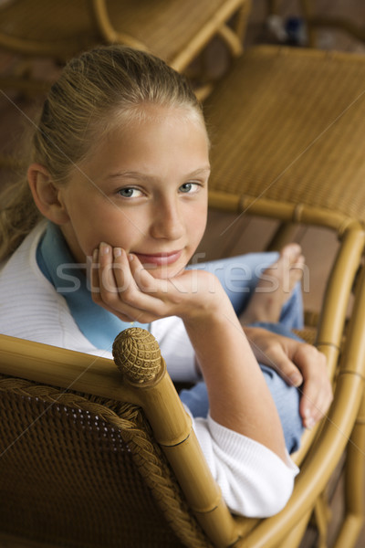 Portré lány kaukázusi áll kéz néz Stock fotó © iofoto