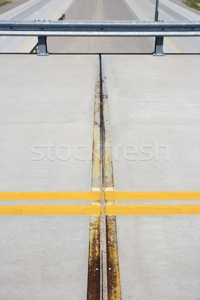 Yol detay hatları katı çift sarı Stok fotoğraf © iofoto