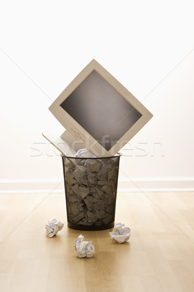 Computador cesto de lixo monitor de computador para cima papel negócio Foto stock © iofoto