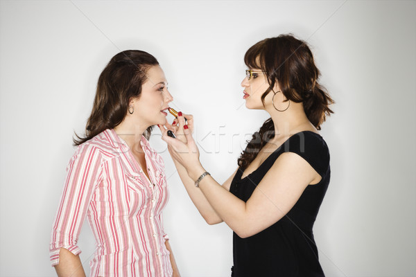 Make-up artist femeie vedere laterala ruj tineri caucazian Imagine de stoc © iofoto