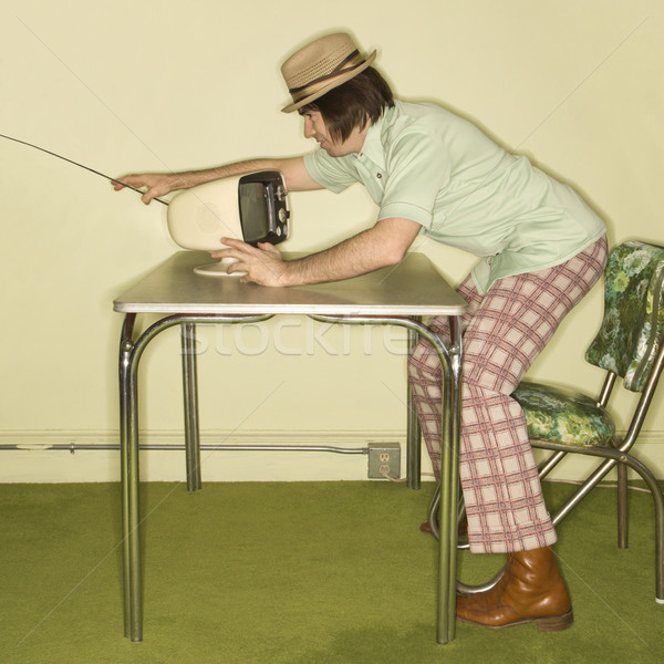 Uomo tuning televisione vista laterale indossare Foto d'archivio © iofoto