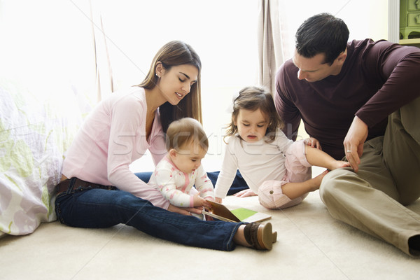 母親 父 子供 白人 少女 座って ストックフォト © iofoto