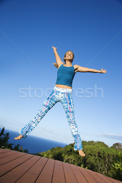 Vrouw springen lucht kaukasisch armen benen Stockfoto © iofoto