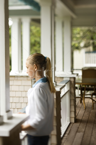 Lány áll veranda oldalnézet kaukázusi gyermek Stock fotó © iofoto