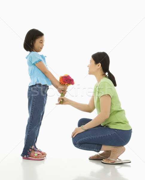 Foto stock: Nina · madre · flores · Asia · ramo · retrato