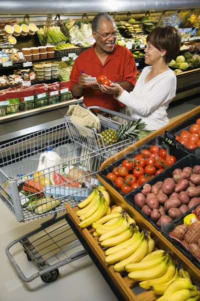 Foto d'archivio: Coppia · alimentari · shopping · sorridere · di · mezza · età · african · american