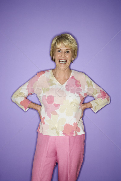 Mulher em pé sorridente caucasiano feminino Foto stock © iofoto