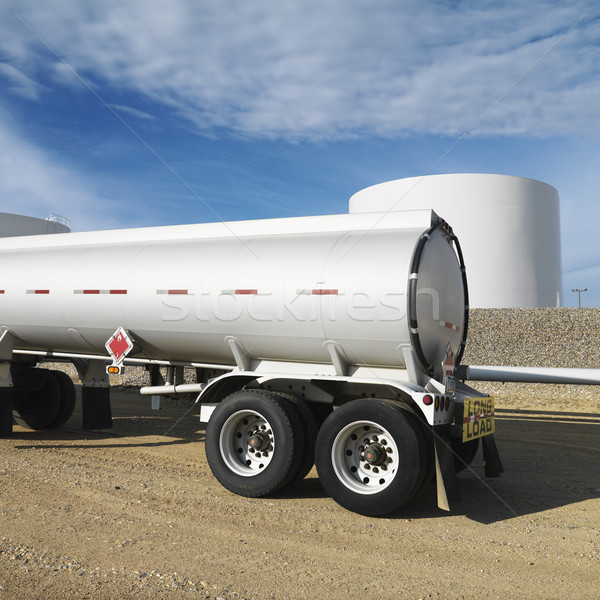Combustibil fermă vedere laterala camion cisternă Imagine de stoc © iofoto