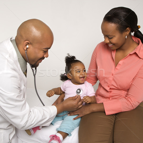 Baby Arzt männlichen Arzt Mutter Stock foto © iofoto