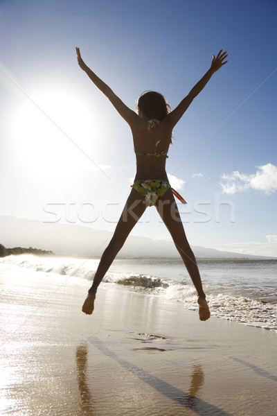ストックフォト: 少女 · ジャンプ · ビーチ · 背面図 · ビキニ · ハワイ