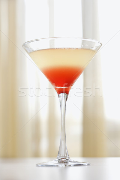Foto stock: Vaso · de · martini · mixto · beber · rojo · fondo