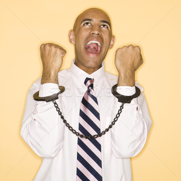 Mann Handschellen tragen schreien schreien Stock foto © iofoto