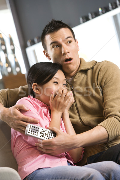 情侶 觀看 電視 亞洲的 女 害怕 商業照片 © iofoto