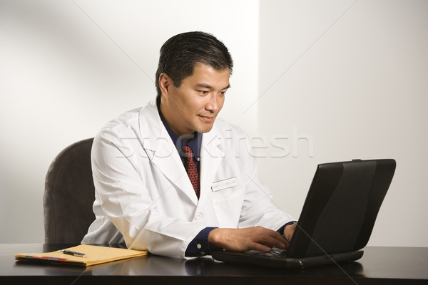 Médecin bureau asian médecin de sexe masculin séance [[stock_photo]] © iofoto