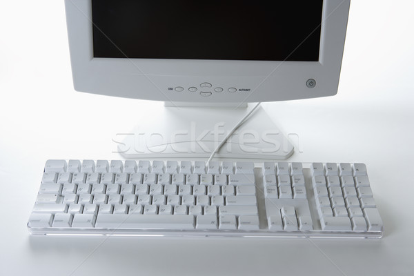 ストックフォト: 白 · キーボード · モニター · コンピュータのキーボード · 表 · 水平な