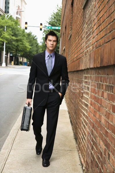 Zakenman lopen stad asian zakenman beneden Stockfoto © iofoto