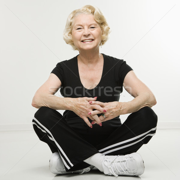 Foto stock: Altos · mujer · sonriente · caucásico · mujer · sesión · piso