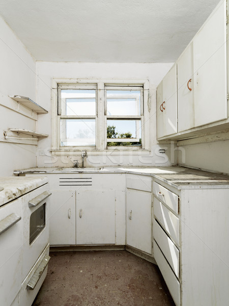 Pusty brudne kuchnia zapomniany opuszczony domu Zdjęcia stock © iofoto