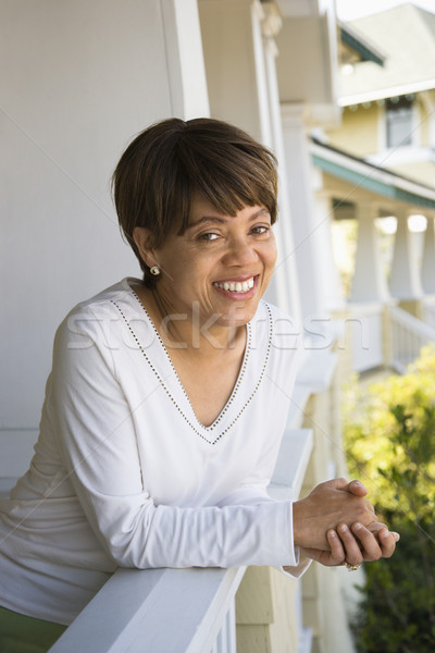 Mujer sonriente sonriendo porche Foto stock © iofoto