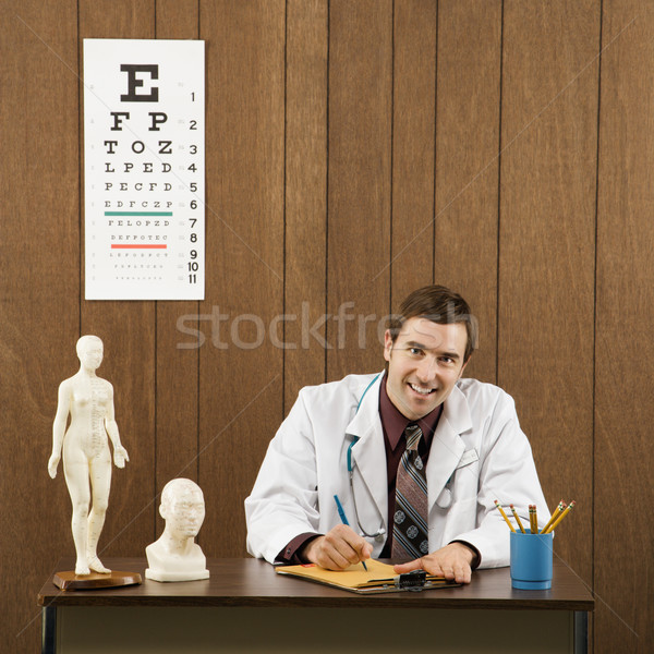 Medico retro ufficio medico di sesso maschile seduta Foto d'archivio © iofoto
