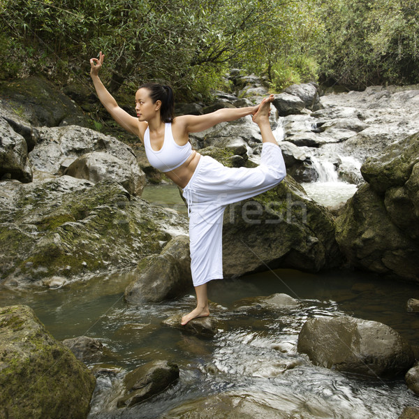 Asian donna yoga americano bilanciamento torrente Foto d'archivio © iofoto