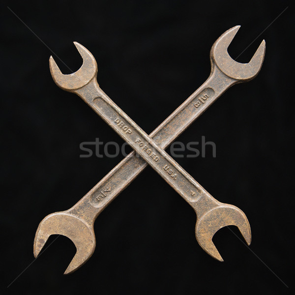 Halbmond zwei Schraubenschlüssel Farbe Tool Schraubenschlüssel Stock foto © iofoto