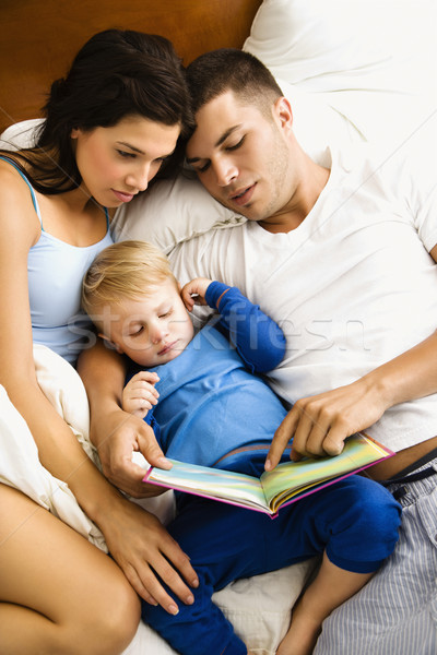 Család olvas kaukázusi szülők kisgyerek fiú Stock fotó © iofoto