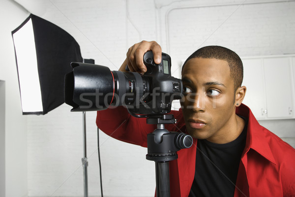 Fotografen schauen Kamera jungen männlich Stock foto © iofoto