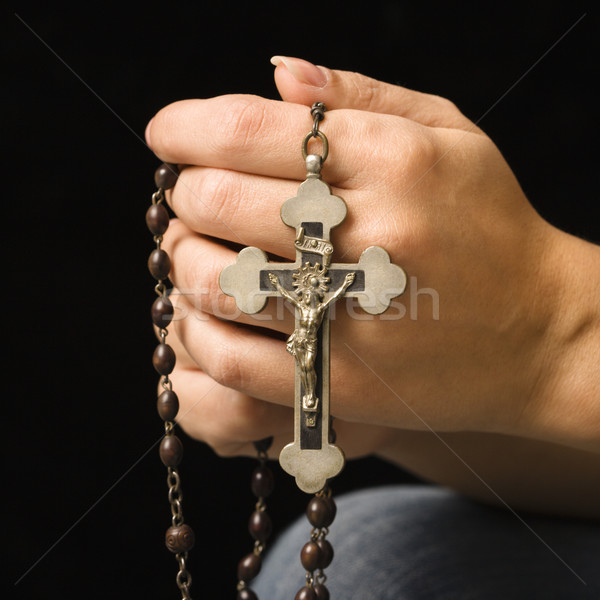 Femeie matanii mâini crucifix mână Imagine de stoc © iofoto