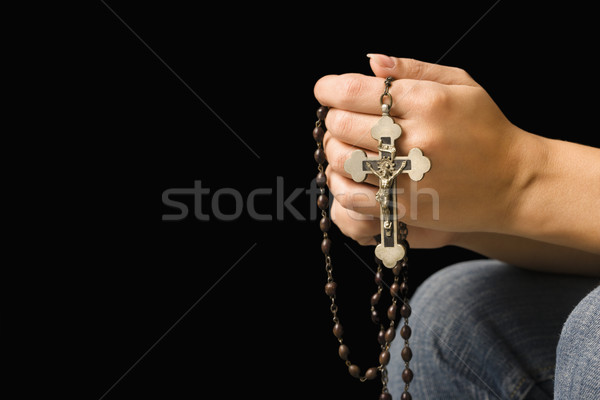 Frau halten Rosenkranz Kruzifix Hand Frauen Stock foto © iofoto