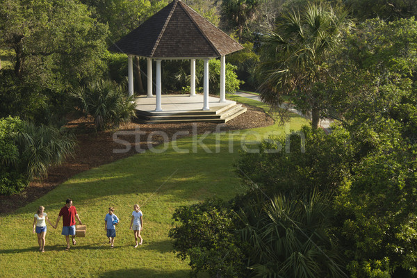 Familie lopen park kaukasisch vier Stockfoto © iofoto